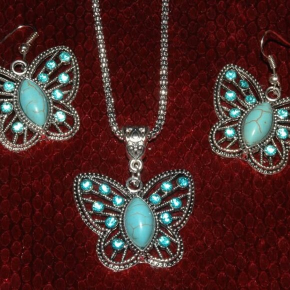 BUTTERFLY Pendant Necklace & Earrings Set ~ New - Picture 1 of 3